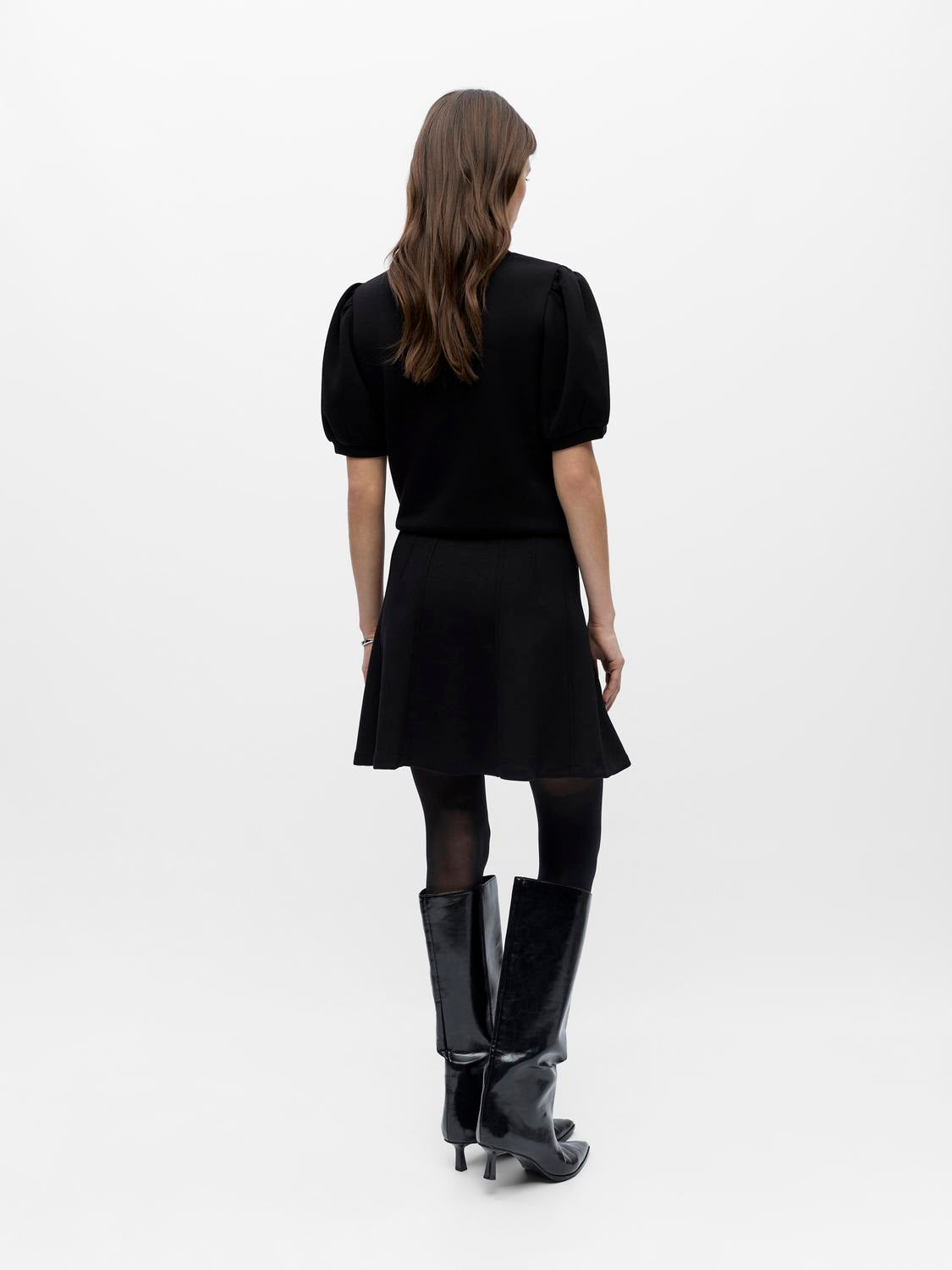 model_shot-back